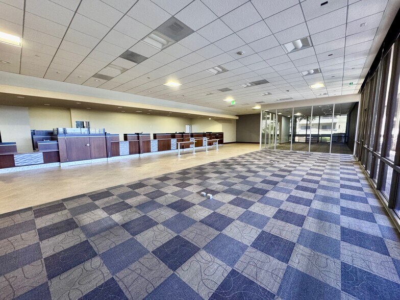 15255 Ventura Blvd, Sherman Oaks, CA à louer - Photo du bâtiment - Image 2 de 10