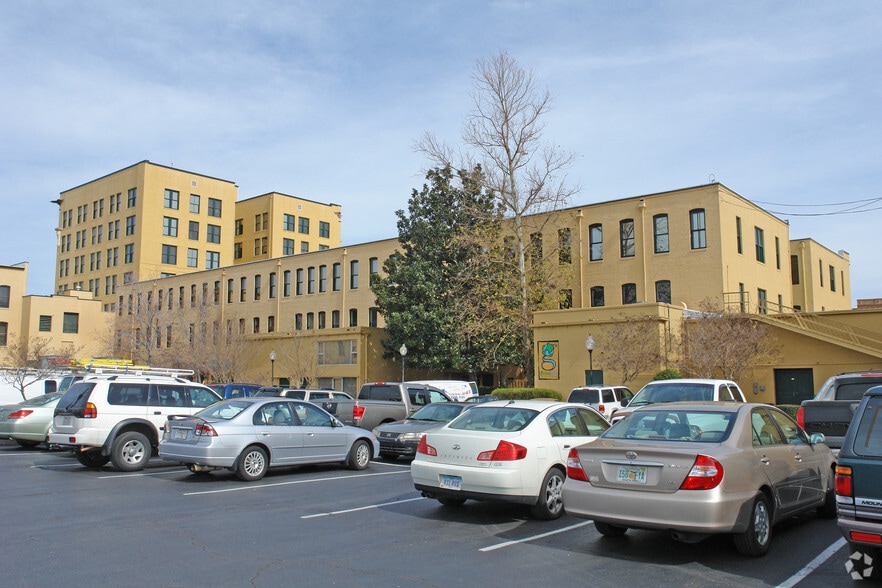 3 W Garden St, Pensacola, FL for lease - Building Photo - Image 3 of 11