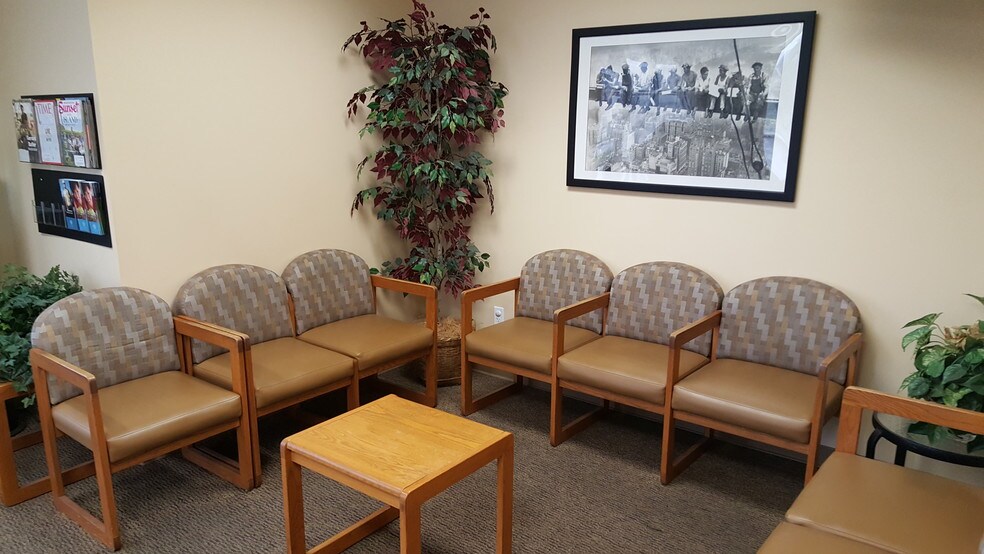 328 E Commercial Rd, San Bernardino, CA à louer - Photo intérieure - Image 2 de 6