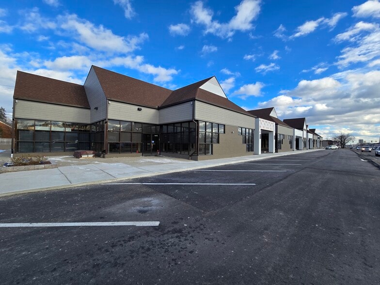 33202-33278 Woodward Ave, Birmingham, MI for lease - Building Photo - Image 3 of 9