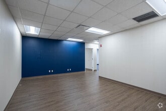 1 Huntington Quadrangle, Melville, NY à louer Photo intérieure- Image 2 de 4