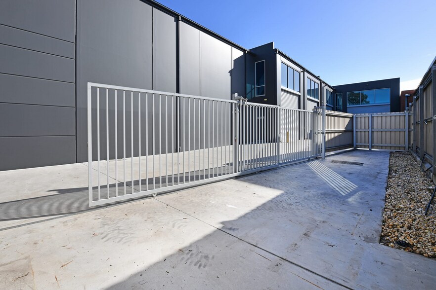 21 Hinkler Rd, Mordialloc à vendre - Photo du bâtiment - Image 2 de 3