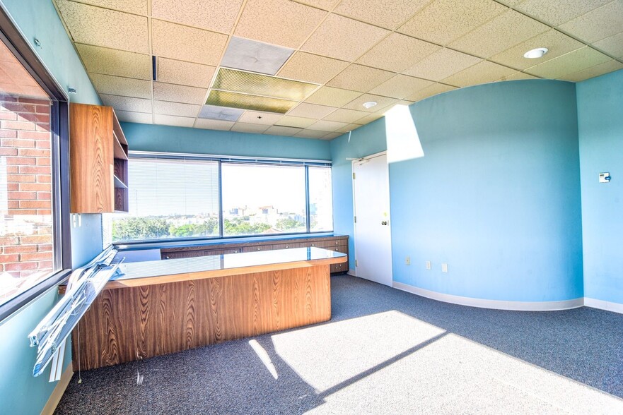 1150 Cleveland St, Clearwater, FL for lease - Interior Photo - Image 3 of 97