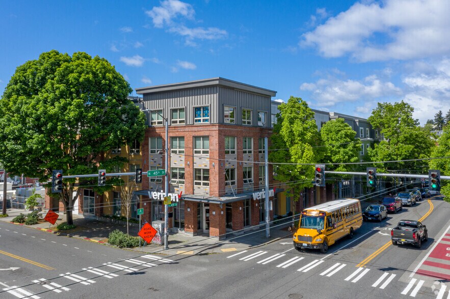 4469 Stone Way N, Seattle, WA à louer - Photo principale - Image 1 de 4