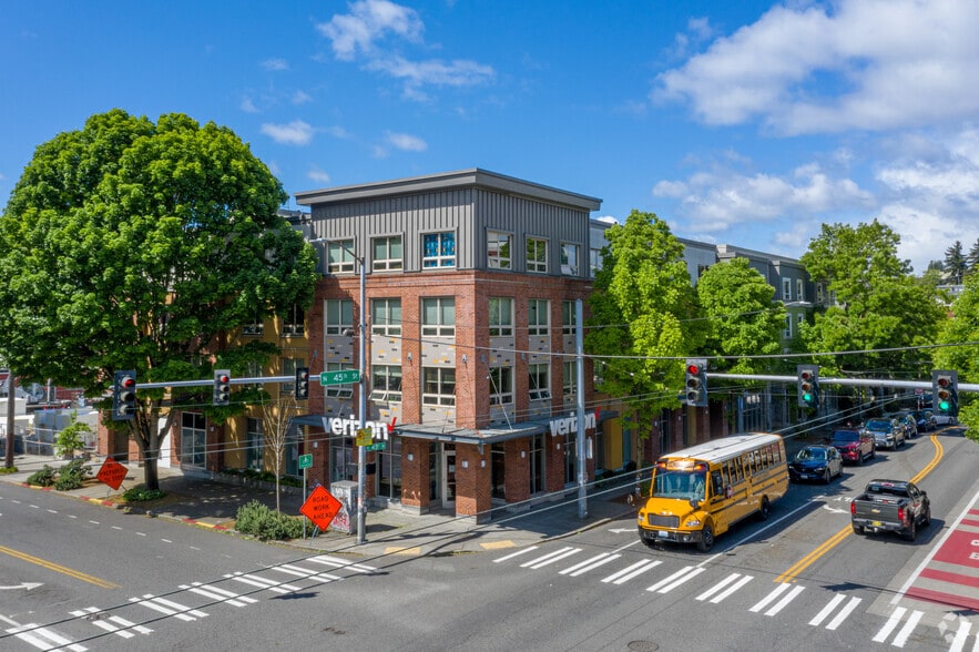 4469 Stone Way N, Seattle, WA for lease - Primary Photo - Image 1 of 4