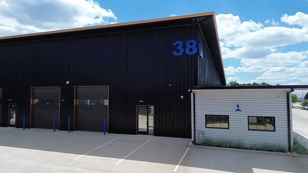 3800 NE 104th St, Oklahoma City, OK à louer - Photo du bâtiment - Image 3 de 12