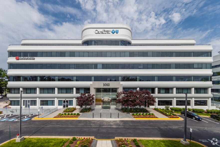 3060 Williams Dr, Fairfax, VA à louer - Photo du bâtiment - Image 2 de 27