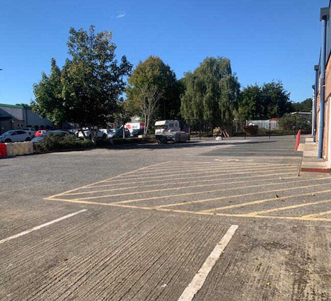 3 Budlake Rd, Exeter à louer - Photo du bâtiment - Image 2 de 2