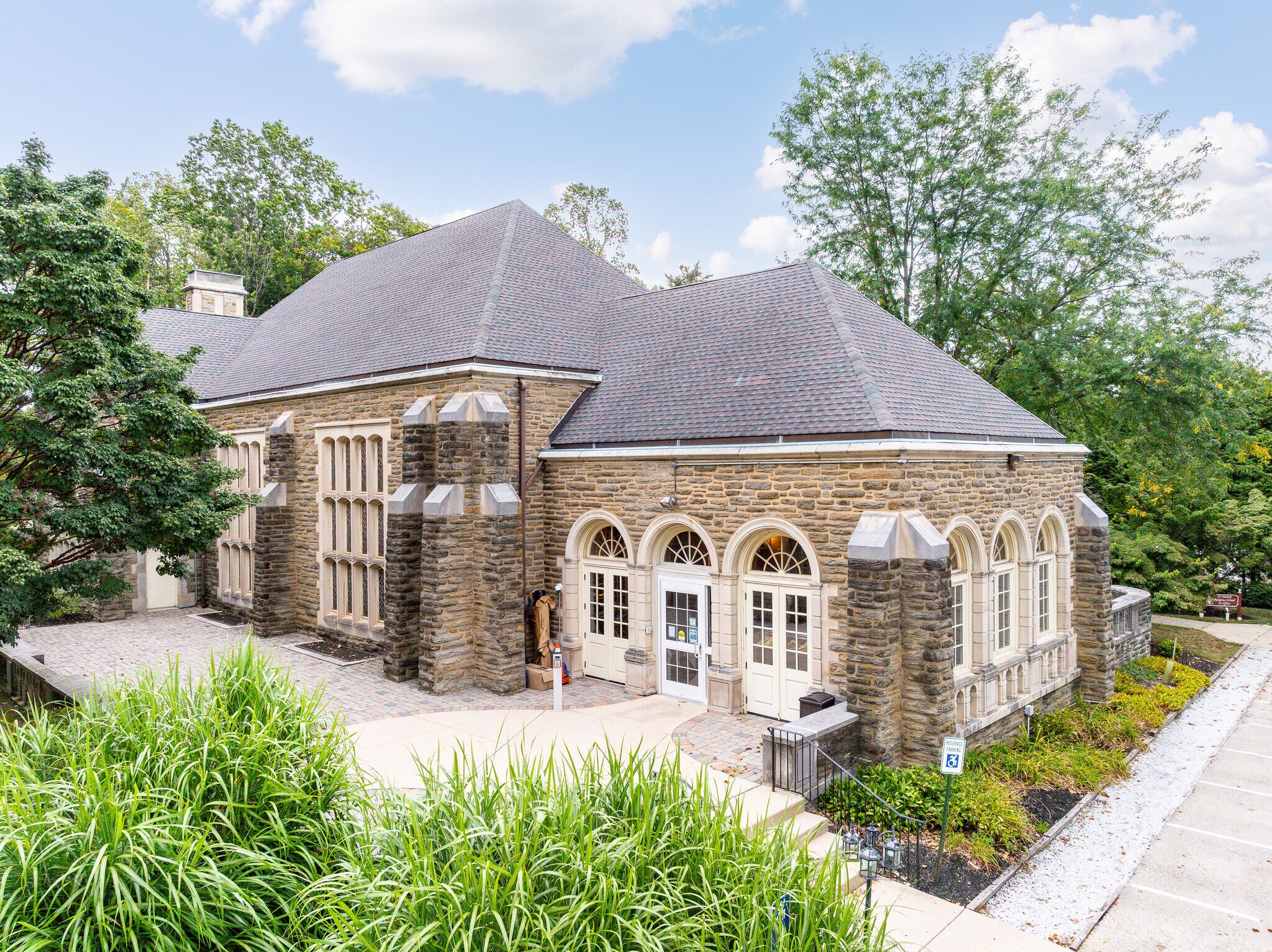 190-200 Camp Hill Rd portefeuille de 2 propriétés à vendre sur LoopNet.ca Photo principale- Image 1 de 3