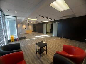 4418 50 Ave, Red Deer, AB à louer Photo intérieure- Image 2 de 15