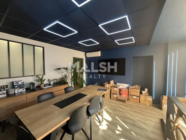 Commerce de détail dans Tassin-la-Demi-Lune à louer - Photo intérieure - Image 2 de 11