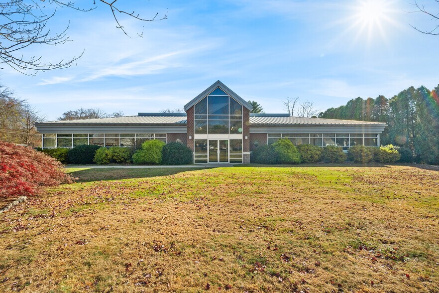 38 Plains Rd, Essex, CT à louer - Photo du bâtiment - Image 1 de 38