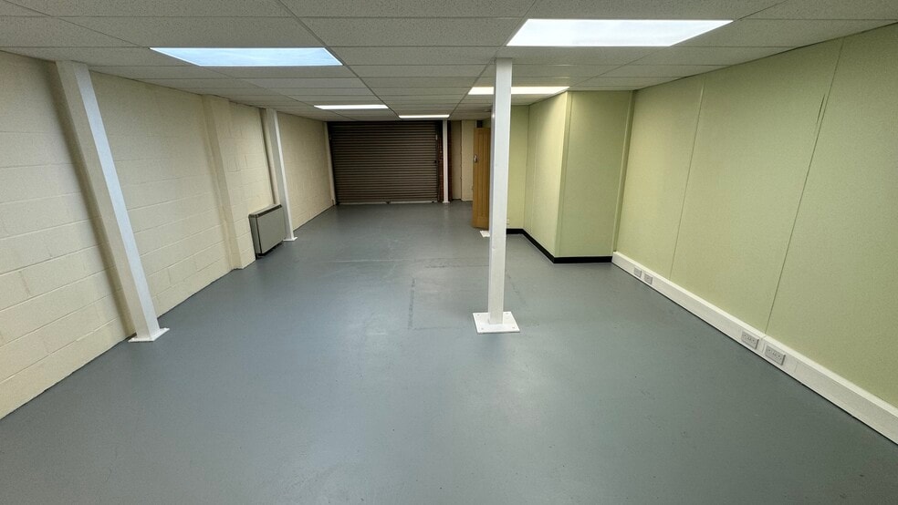 Golden Acres Ln, Coventry for lease - Interior Photo - Image 3 of 13