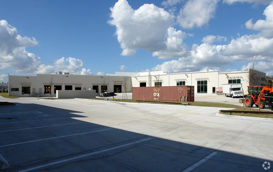 6557 Hazeltine National Dr, Orlando, FL for lease - Building Photo - Image 3 of 96