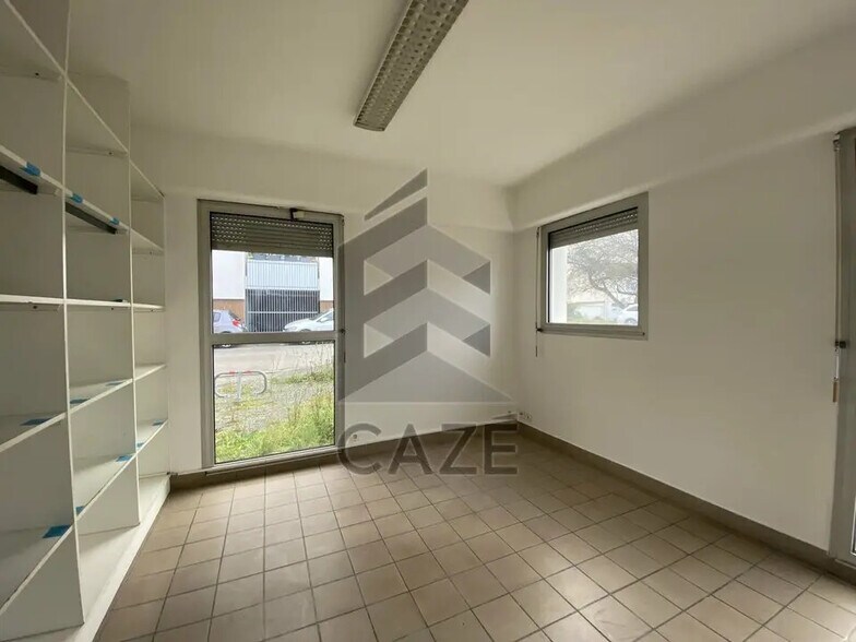 Flex in Cenon for lease - Building Photo - Image 3 of 6