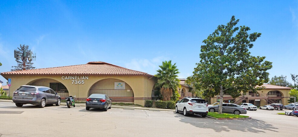 7365 Carnelian St, Rancho Cucamonga, CA à louer - Photo du bâtiment - Image 3 de 8