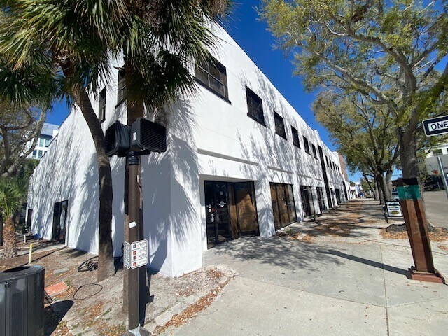 25 Dr Martin Luther King Jr St, Saint Petersburg, FL à louer - Photo du bâtiment - Image 3 de 3