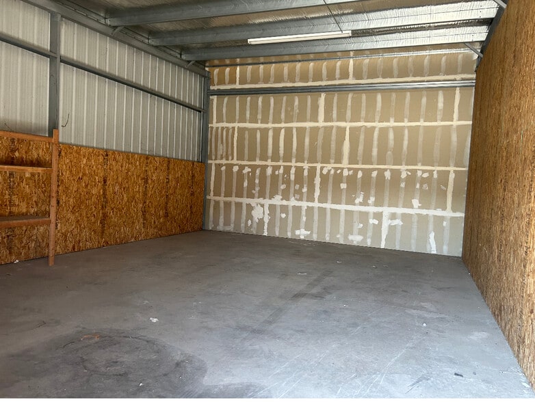 408 Flores Ave, Modesto, CA for lease - Interior Photo - Image 3 of 4