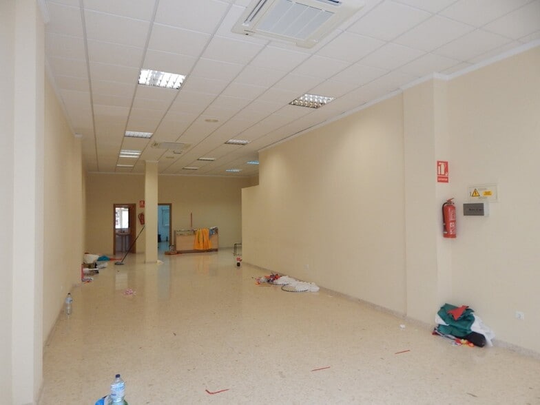 Retail in Ontinyent for lease - Building Photo - Image 2 of 13