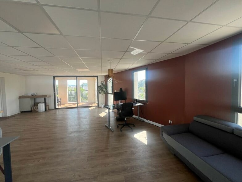 Office in Aix-en-Provence for lease - Interior Photo - Image 3 of 7
