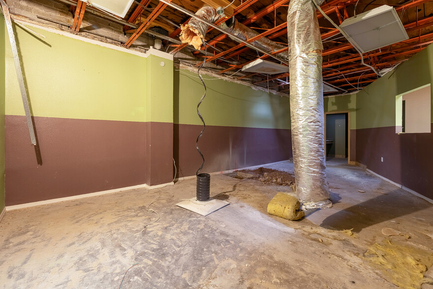 2501 E Van Buren St, Phoenix, AZ for sale - Interior Photo - Image 3 of 26