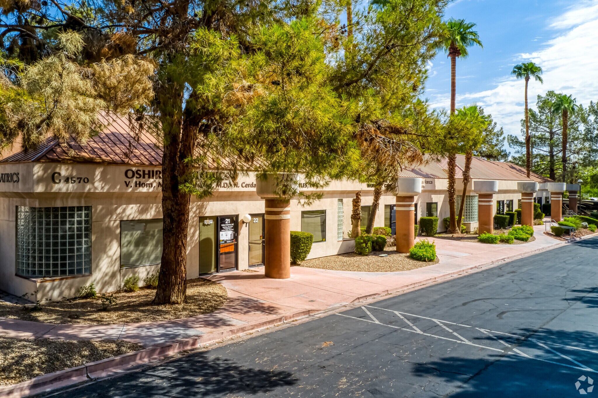 4570 S Eastern Ave, Las Vegas, NV à louer Photo principale- Image 1 de 14