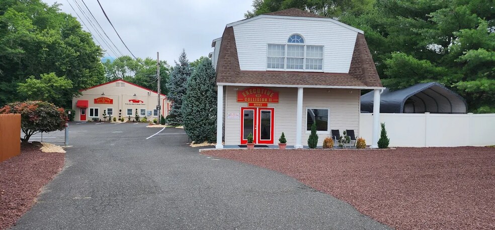 12 Wood Ave, Englishtown, NJ à vendre - Photo du bâtiment - Image 2 de 16