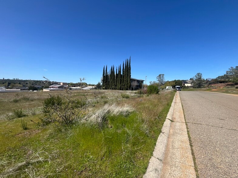 980-990 Camerado Dr, Cameron Park, CA for sale - Building Photo - Image 2 of 4