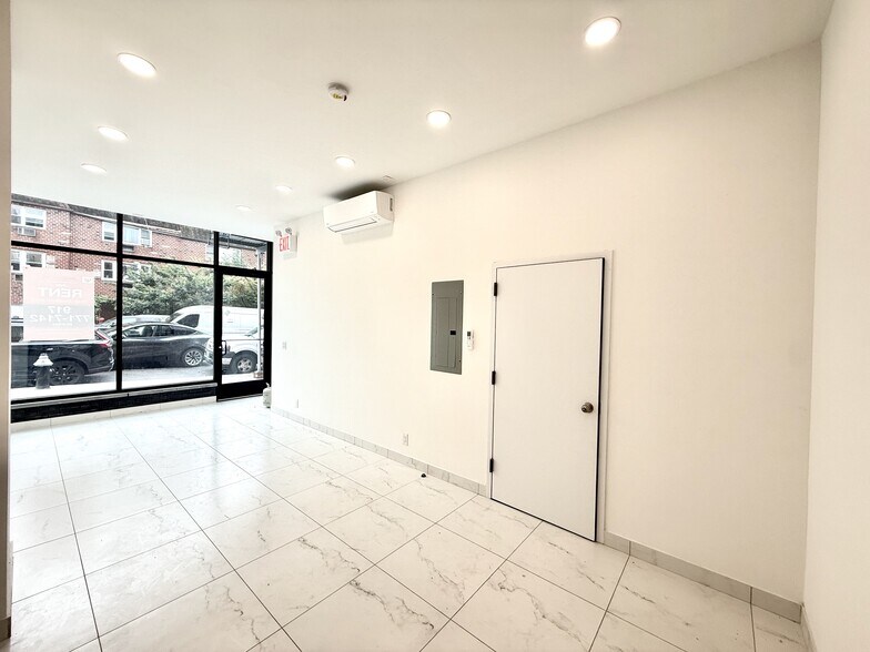 48-15 43rd Ave, Sunnyside, NY à louer - Photo du bâtiment - Image 3 de 8