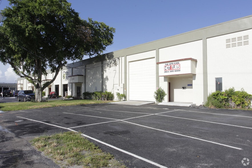 4701-4755 NE 12th Ave, Oakland Park, FL for lease - Building Photo - Image 3 of 11