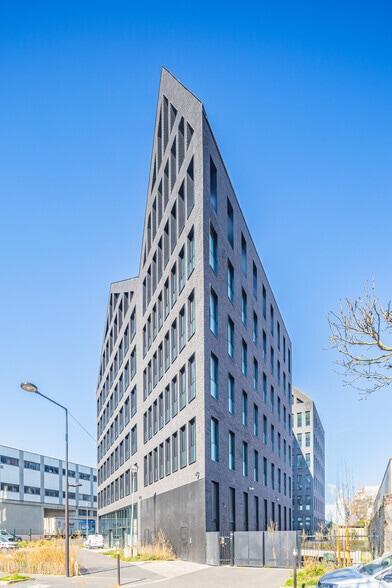 Office in Ivry-sur-Seine for lease - Building Photo - Image 2 of 2