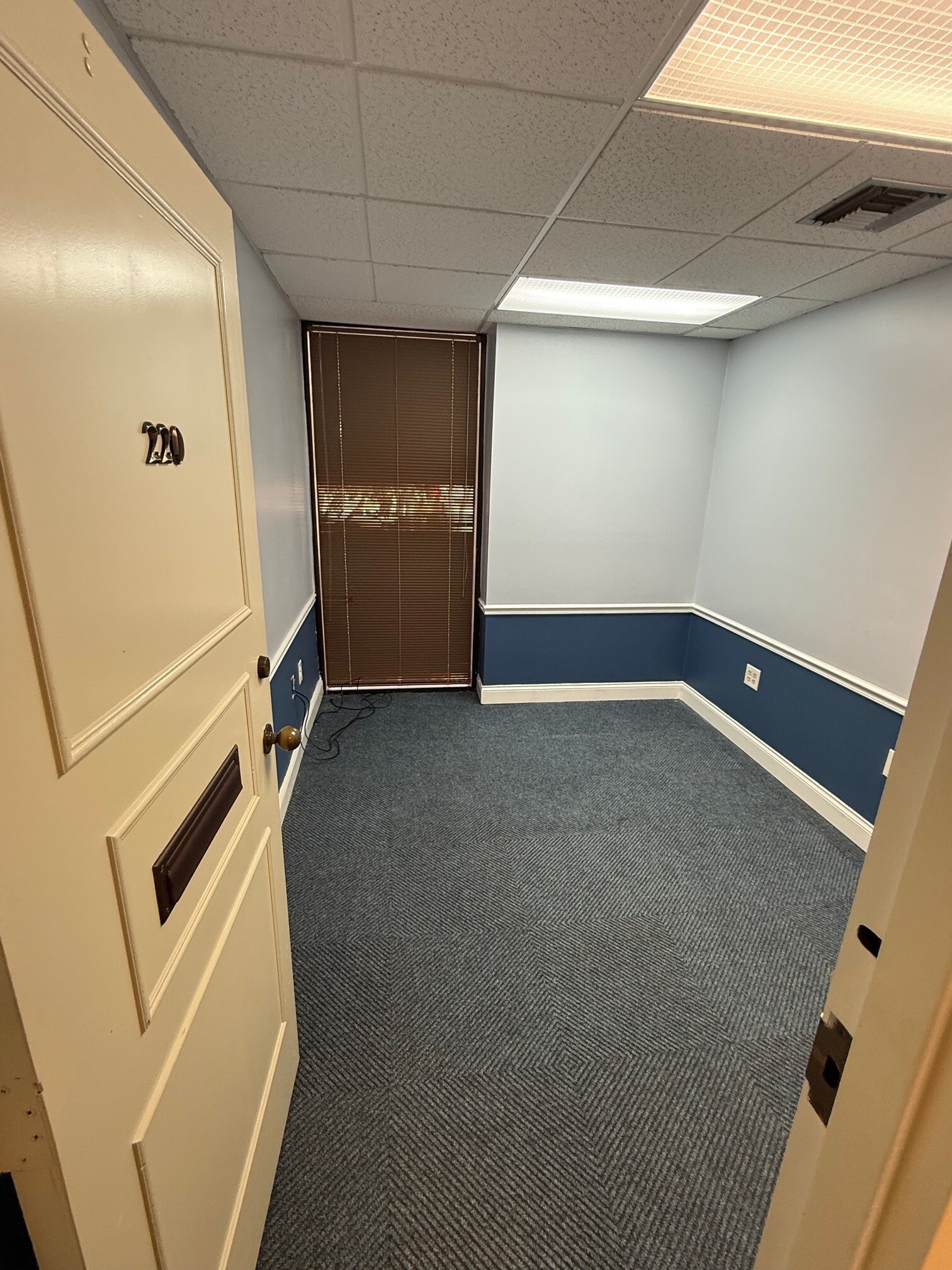 4805 Laurel St W, Tampa, FL for lease Interior Photo- Image 1 of 2