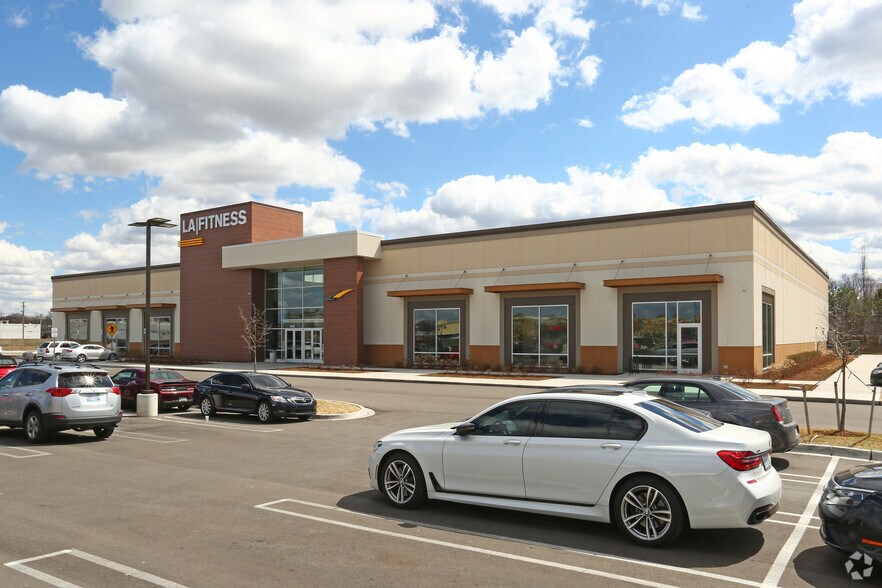 29659 7 Mile Rd, Livonia, MI for lease - Primary Photo - Image 1 of 5
