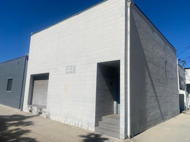 2220 W Magnolia Blvd, Burbank, CA for lease - Building Photo - Image 1 of 11