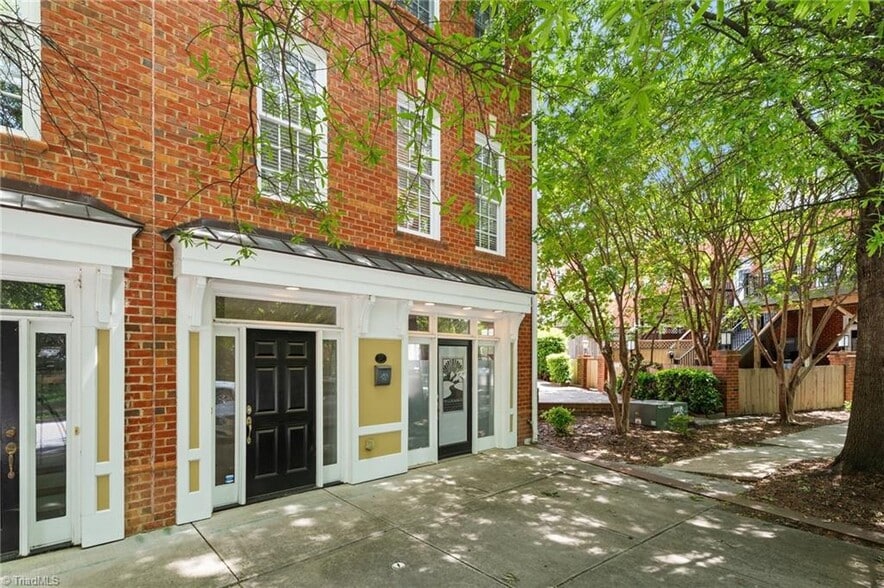 215-217 E Lewis St, Greensboro, NC for lease - Building Photo - Image 2 of 7