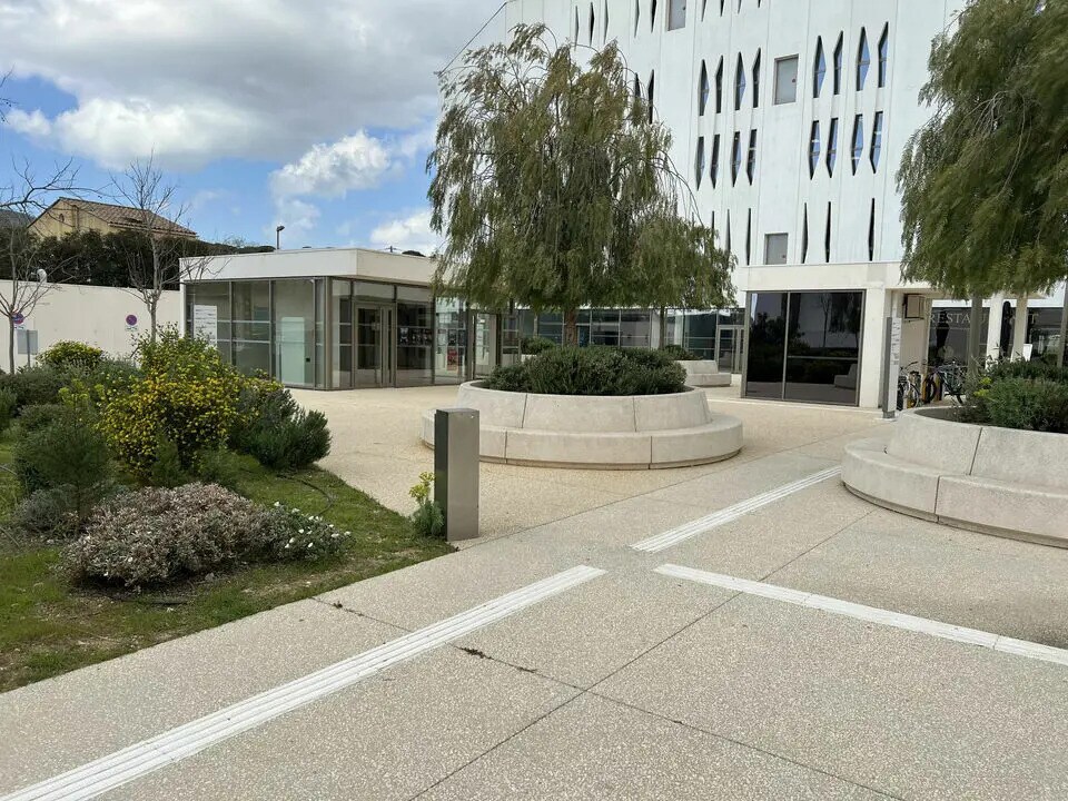 Retail in La Ciotat for lease Building Photo- Image 1 of 17