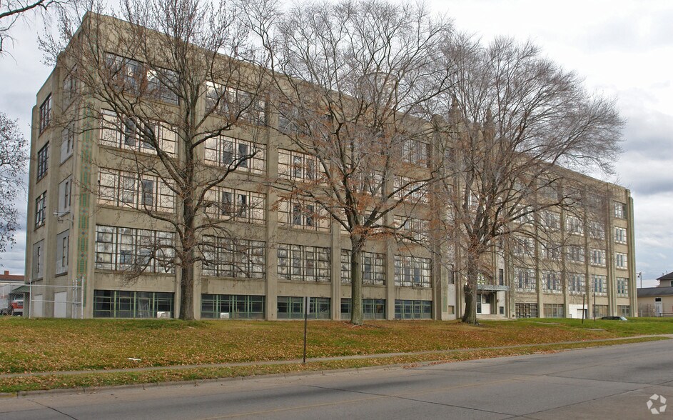 1603 S 3rd St, Ironton, OH à louer - Photo du bâtiment - Image 2 de 2