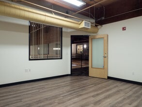 819 SE Morrison St, Portland, OR for lease Interior Photo- Image 1 of 8