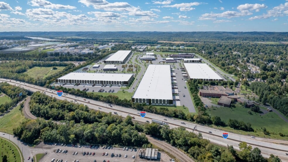 1425 Southwestern Pky, Louisville, KY for lease - Primary Photo - Image 1 of 3