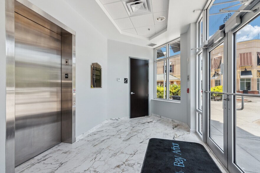 3687 Tampa Rd, Oldsmar, FL à louer - Photo du bâtiment - Image 3 de 6