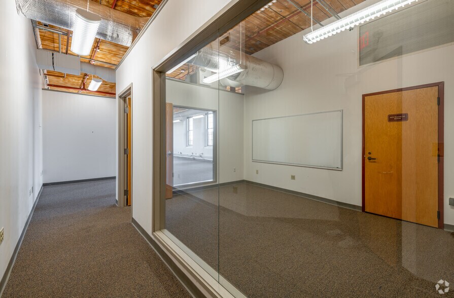175 Cabot St, Lowell, MA à louer - Numérisation 3D de Matterport - Image 3 de 25