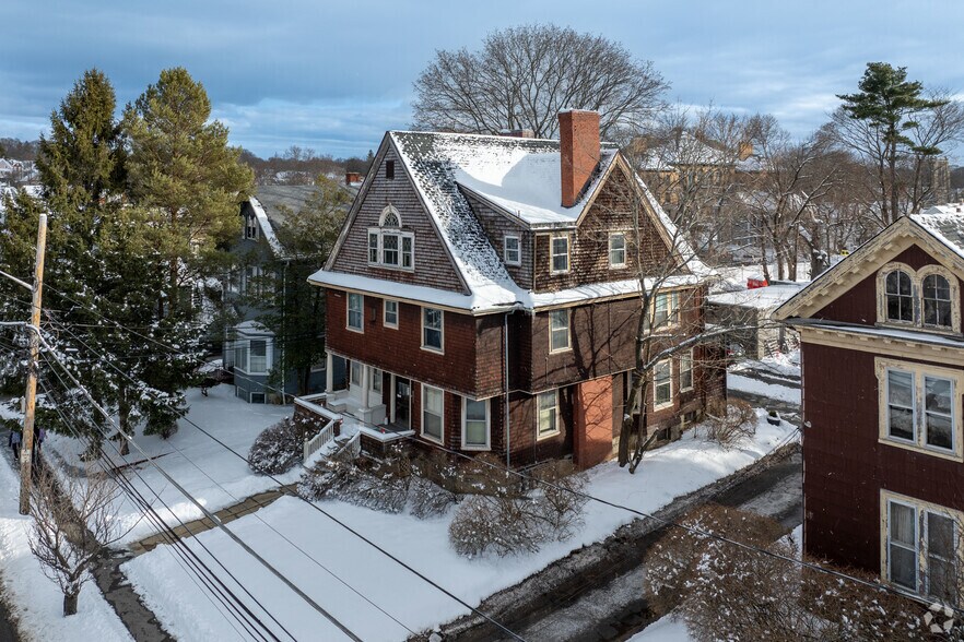 24 W Emerson St, Melrose, MA à vendre - Photo principale - Image 1 de 5