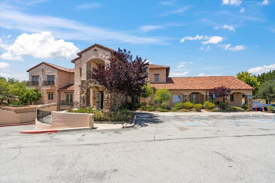 10 Harris Ct, Monterey, CA à vendre - Photo du bâtiment - Image 2 de 30