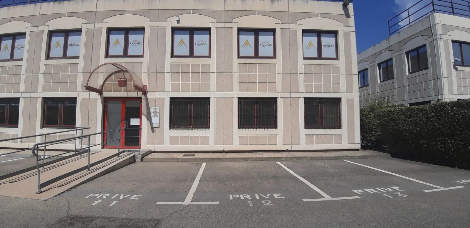 Bureau dans Aubagne à louer Photo du bâtiment- Image 1 de 15