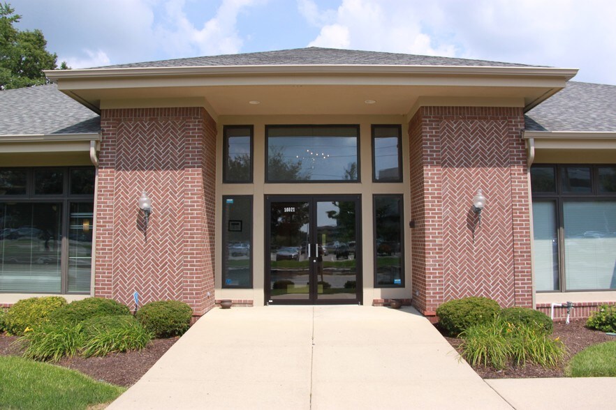 10321 N Pennsylvania St, Indianapolis, IN à louer - Photo du bâtiment - Image 2 de 13