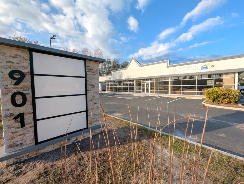 901 N Missouri Ave, Largo, FL for lease - Building Photo - Image 1 of 23