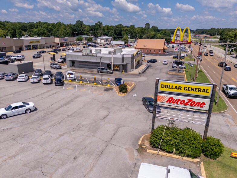 677 W Church St, Lexington, TN à louer - Photo du bâtiment - Image 2 de 27