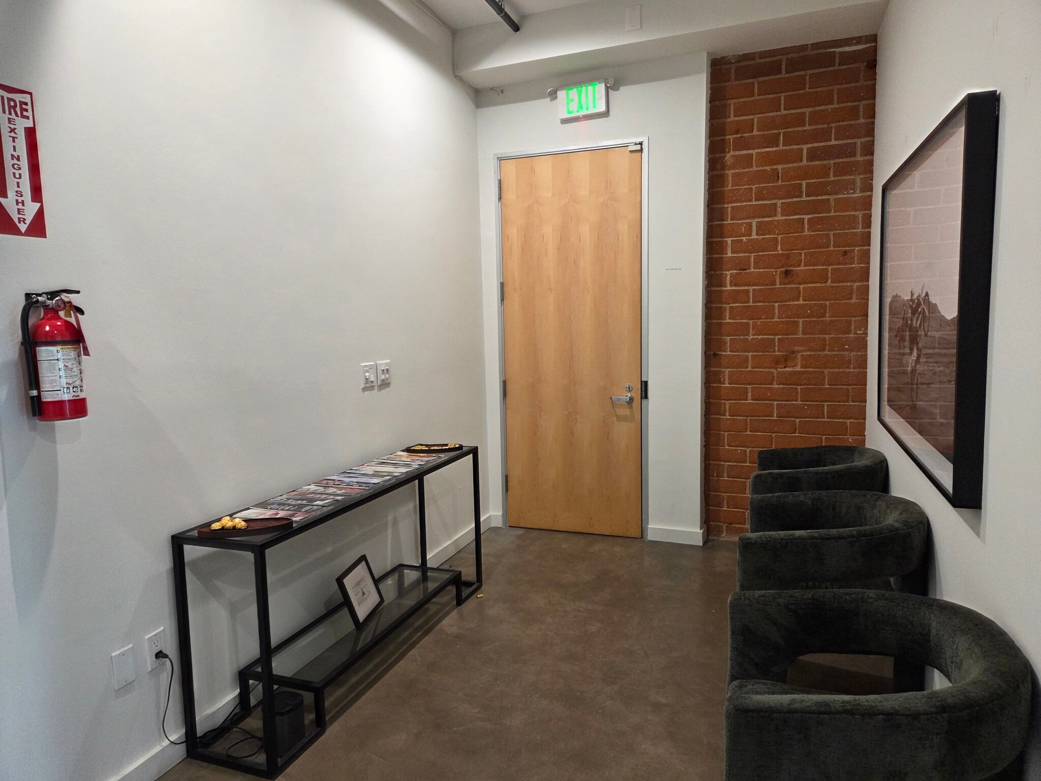 8322 Beverly Blvd, Los Angeles, CA for lease Interior Photo- Image 1 of 6