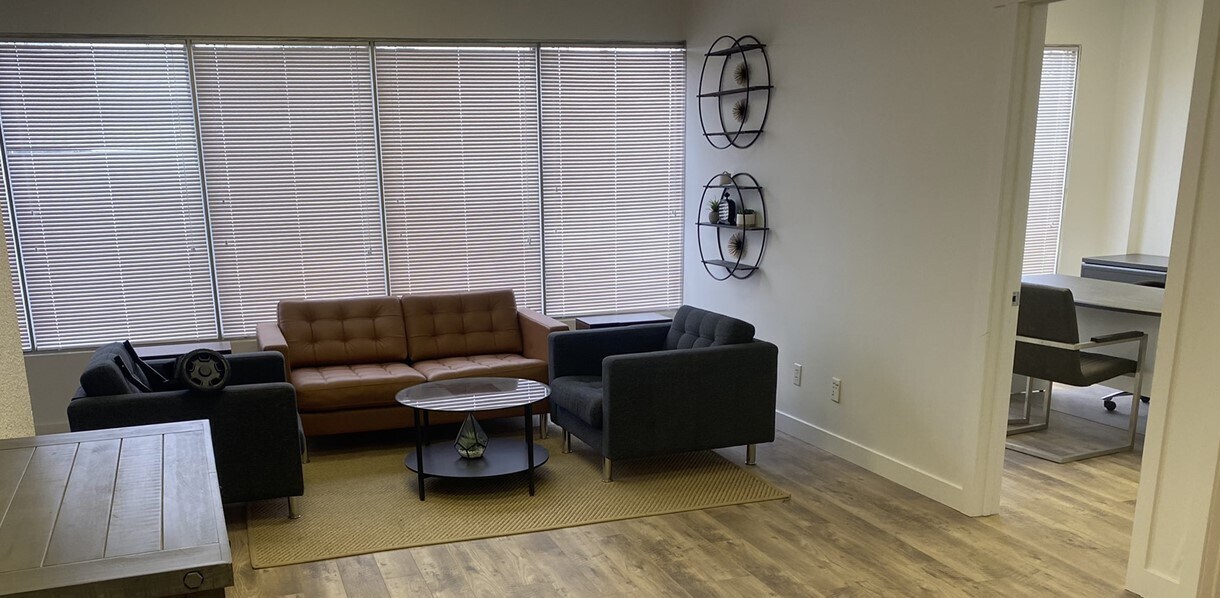 9741-9757 54 Av NW, Edmonton, AB à vendre Photo intérieure- Image 1 de 1