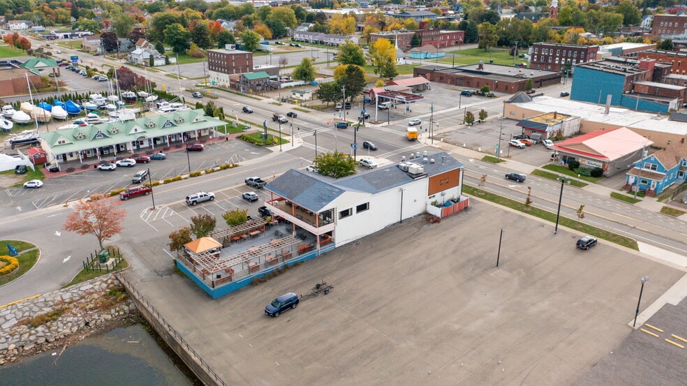 6-8 Lake Shore Dr W, Dunkirk, NY for sale - Building Photo - Image 3 of 16